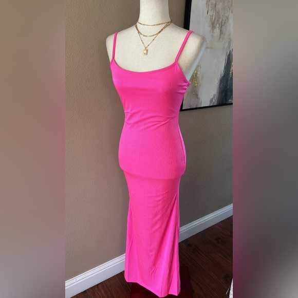Double layered maxi drsss in hot pink - Picture 9 of 12